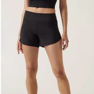 Athleta Run With It 4.5” short - black - L